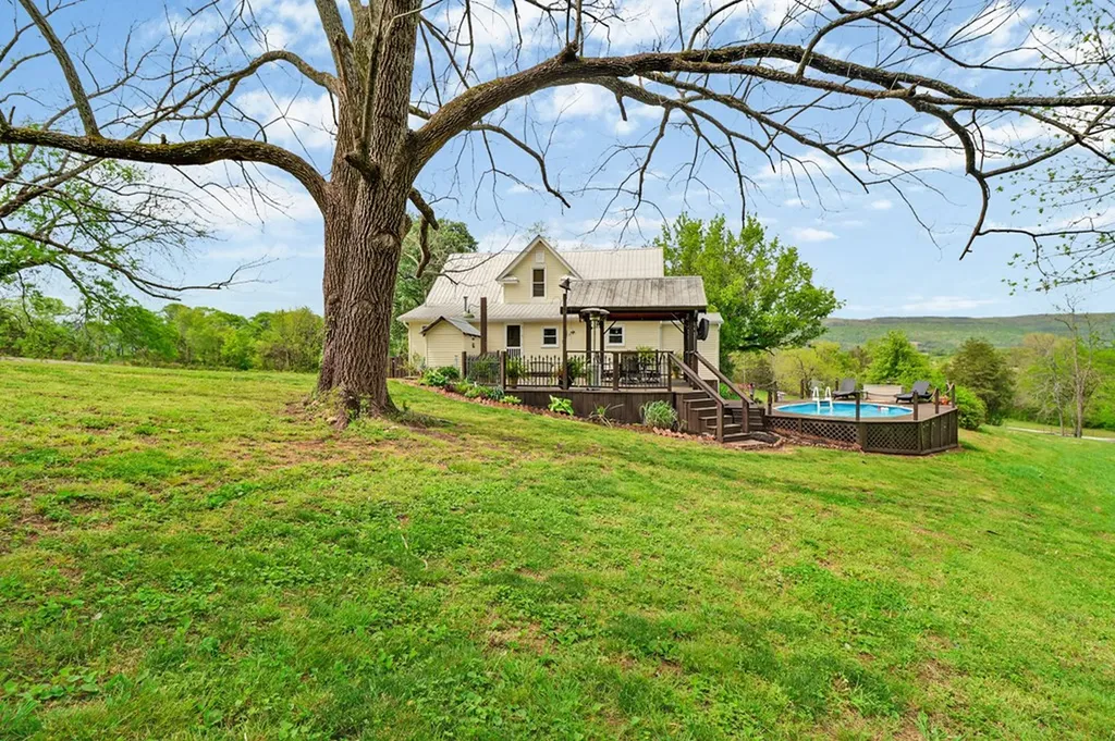 9988 Upper East Valley Road Pikeville TN 37367