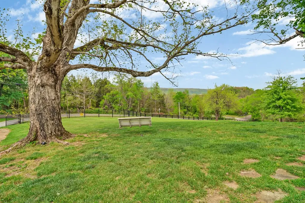 9988 Upper East Valley Road Pikeville TN 37367