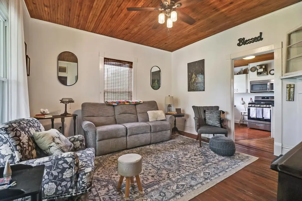 9988 Upper East Valley Road Pikeville TN 37367