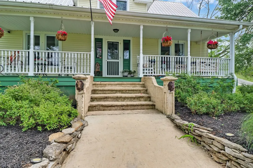 9988 Upper East Valley Road Pikeville TN 37367