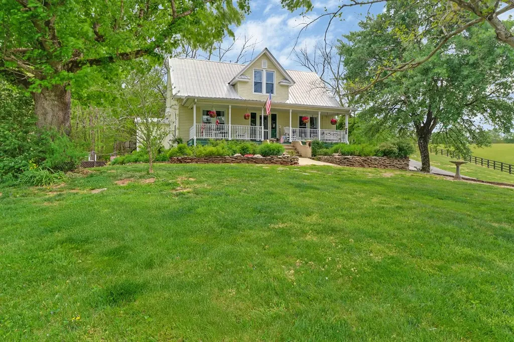 9988 Upper East Valley Road Pikeville TN 37367