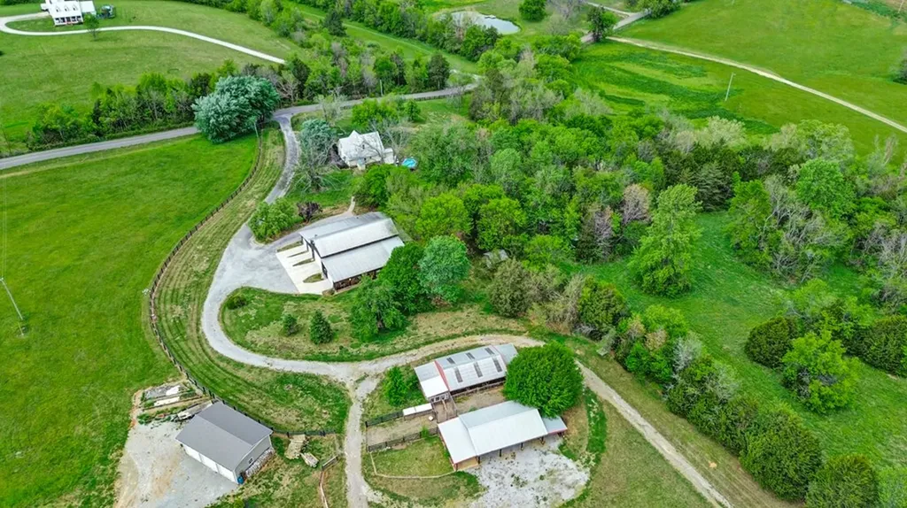 9988 Upper East Valley Road Pikeville TN 37367