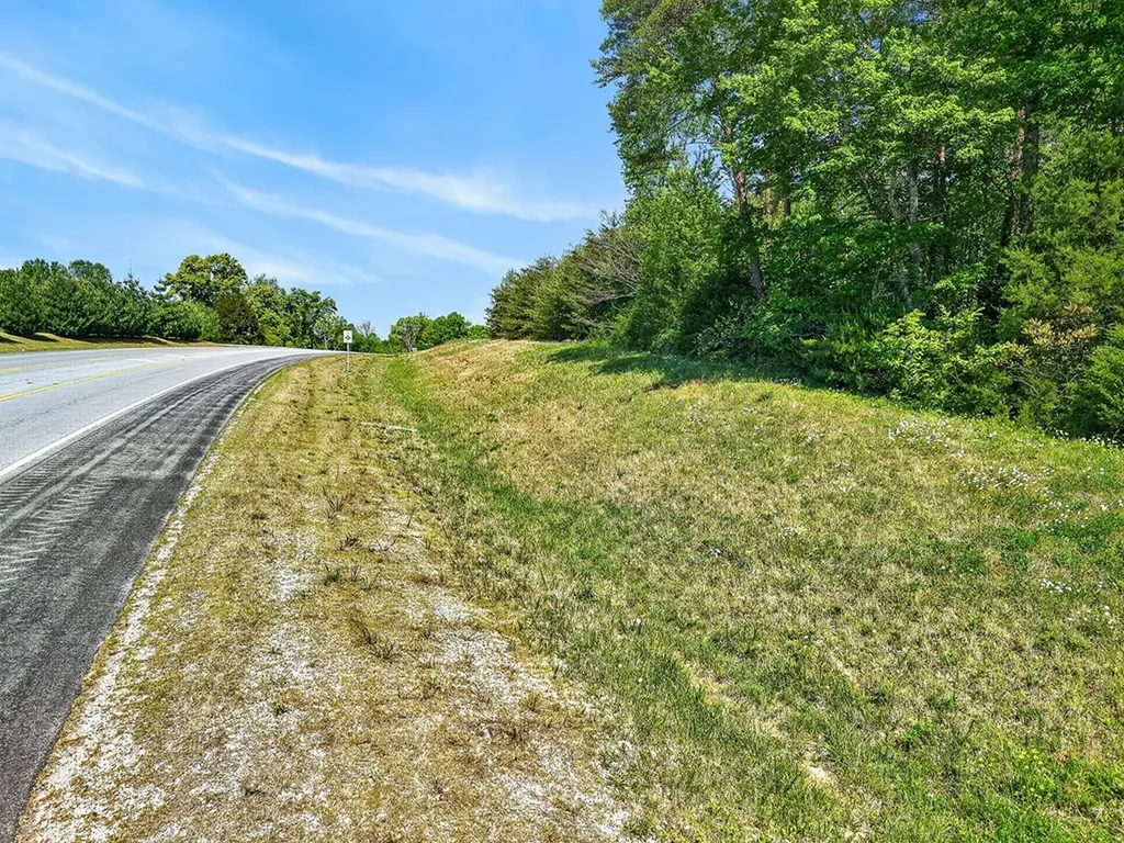 2.4AC Monterey Highway Livingston TN 38570