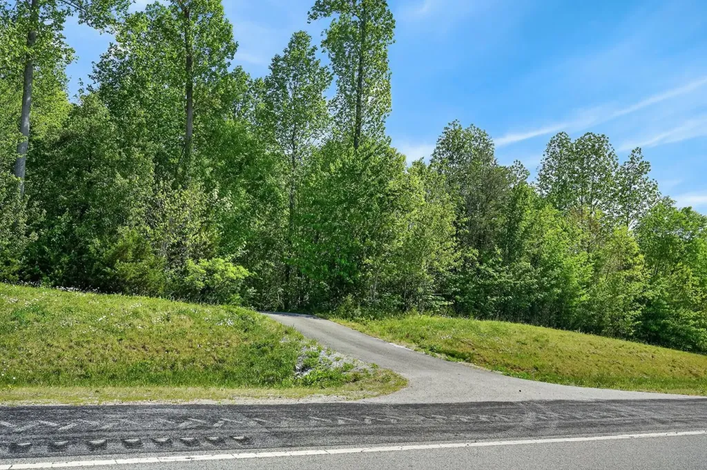 2.4AC Monterey Highway Livingston TN 38570