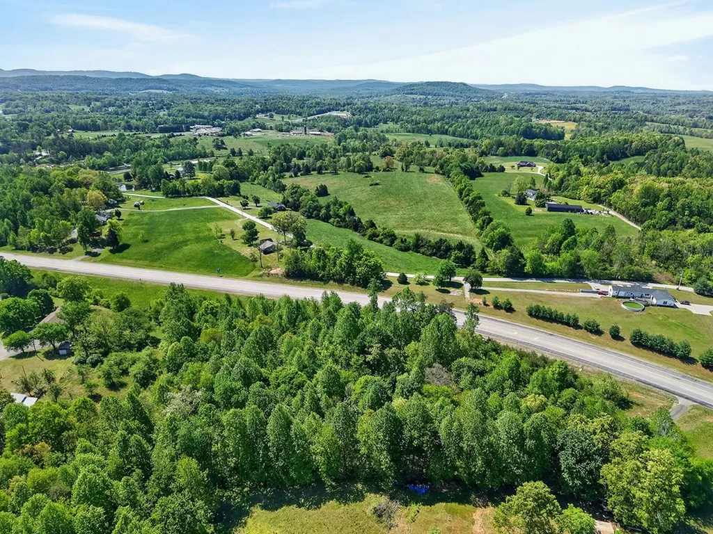 2.4AC Monterey Highway Livingston TN 38570