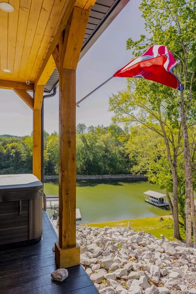 139 River Oaks Drive Sparta TN 38583