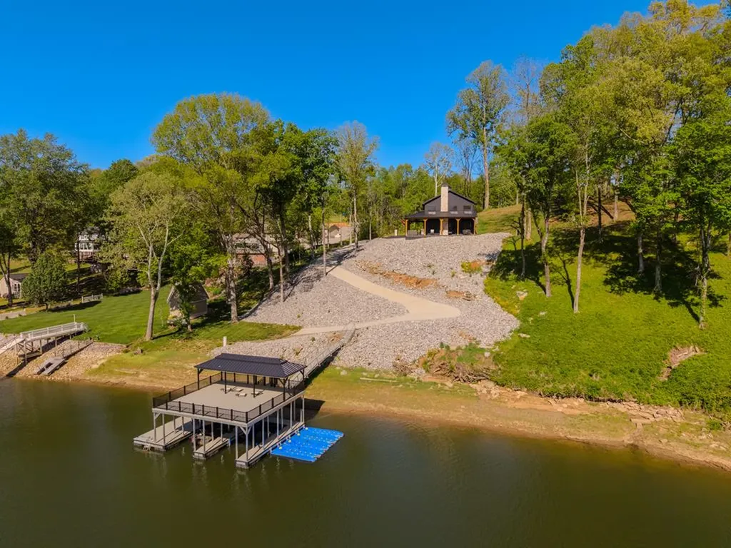 139 River Oaks Drive Sparta TN 38583