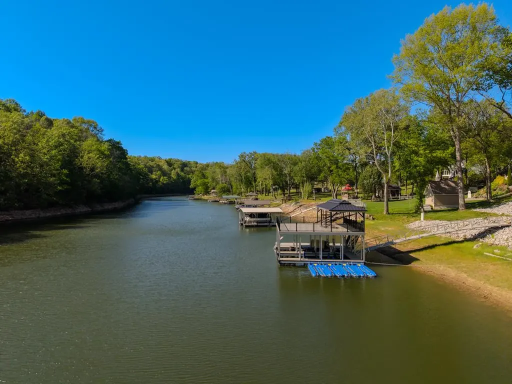 139 River Oaks Drive Sparta TN 38583