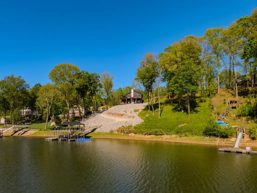 139 River Oaks Drive Sparta TN 38583
