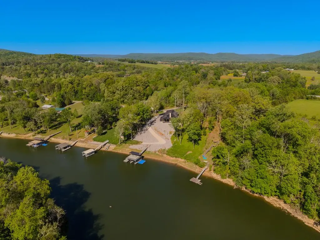 139 River Oaks Drive Sparta TN 38583