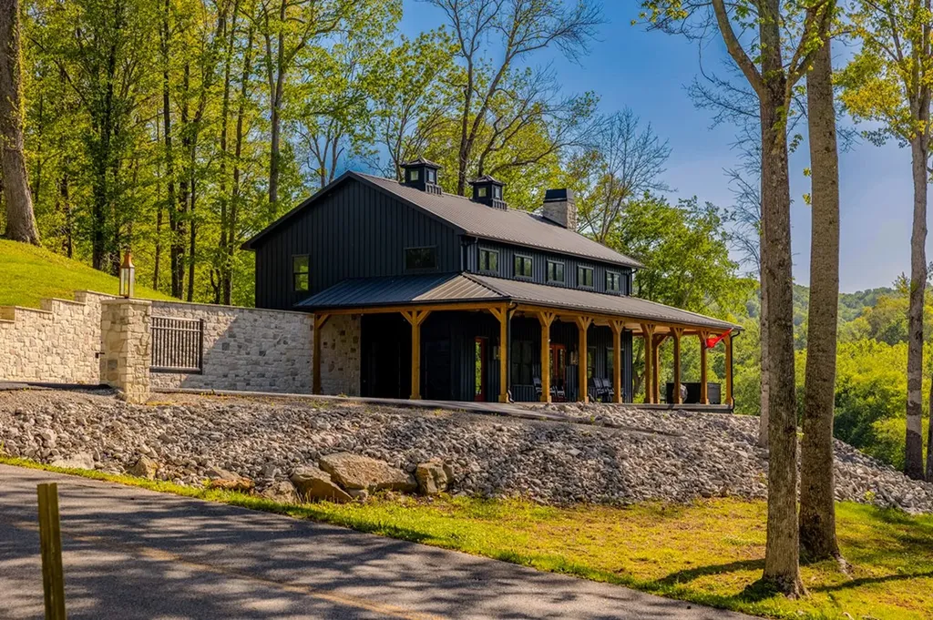 139 River Oaks Drive Sparta TN 38583