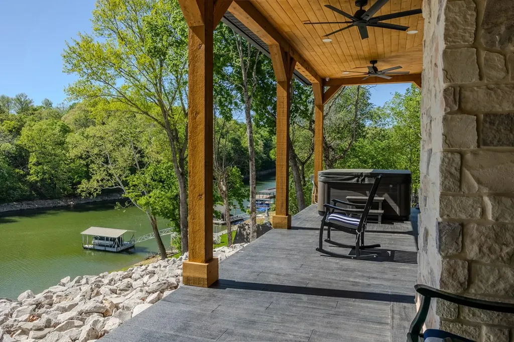 139 River Oaks Drive Sparta TN 38583