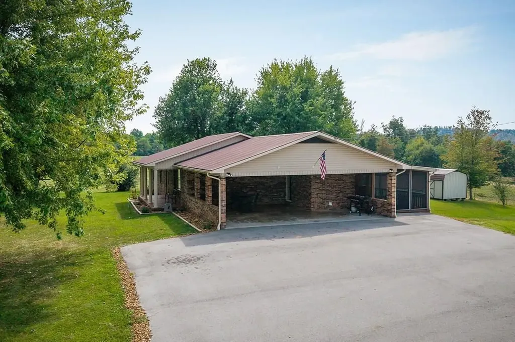 579 Old Celina Road Allons TN 38541