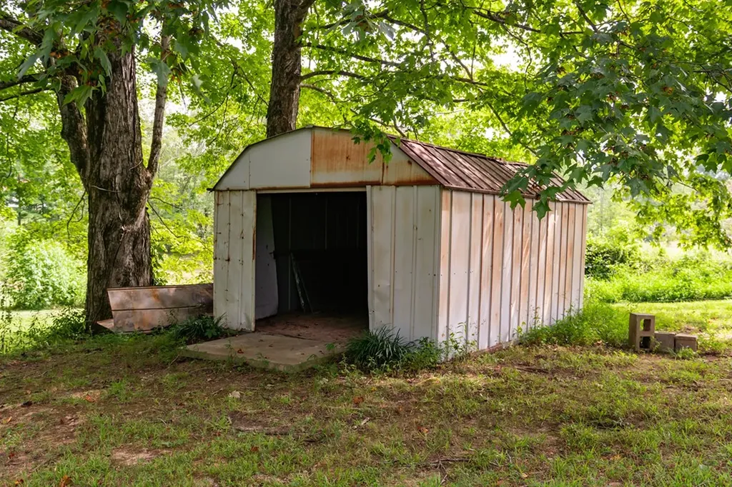 427 Allen Chapel Road Hilham TN 38568