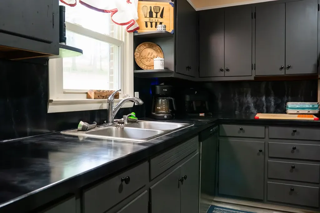 427 Allen Chapel Road Hilham TN 38568