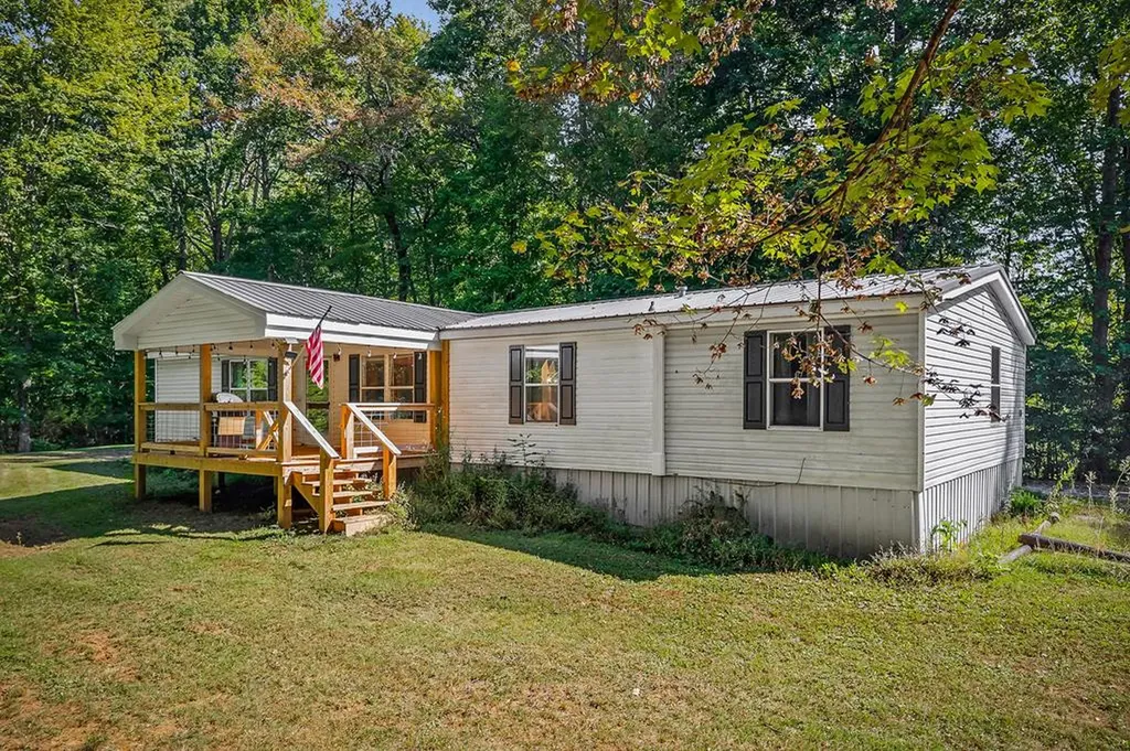386 Baptist Ridge Highway Hilham TN 38568