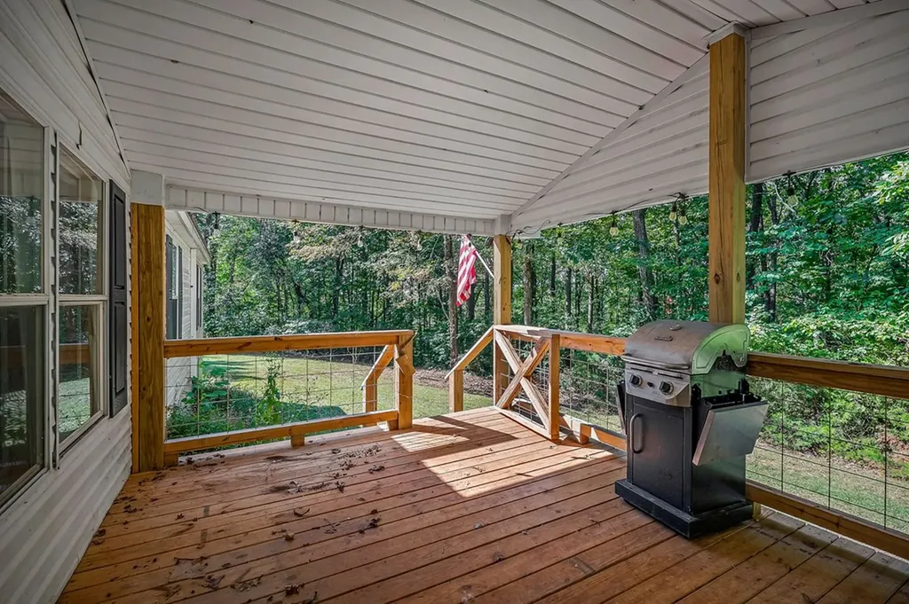 386 Baptist Ridge Highway Hilham TN 38568