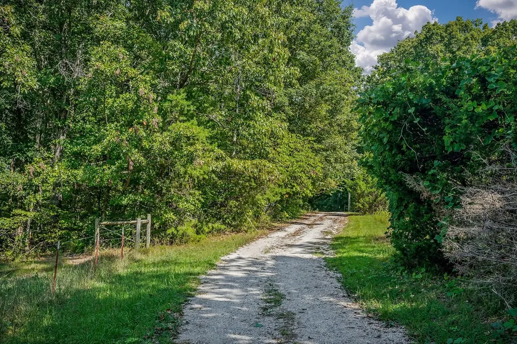 386 Baptist Ridge Highway Hilham TN 38568