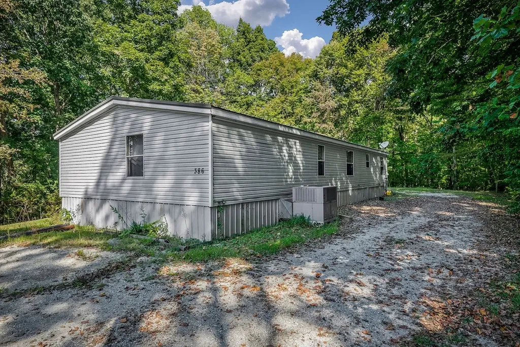 386 Baptist Ridge Highway Hilham TN 38568