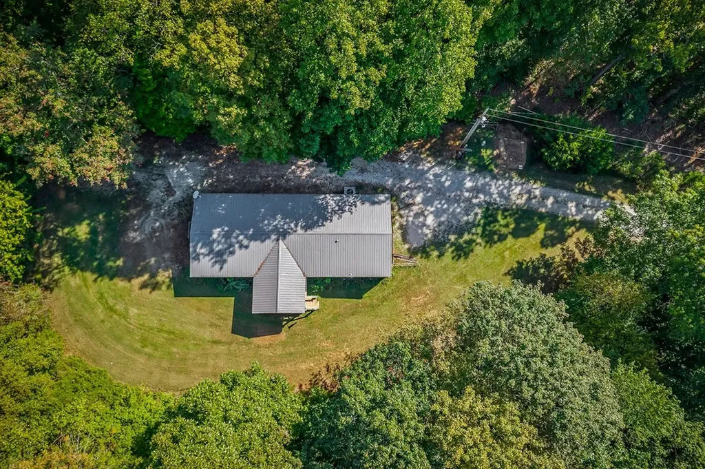 386 Baptist Ridge Highway Hilham TN 38568