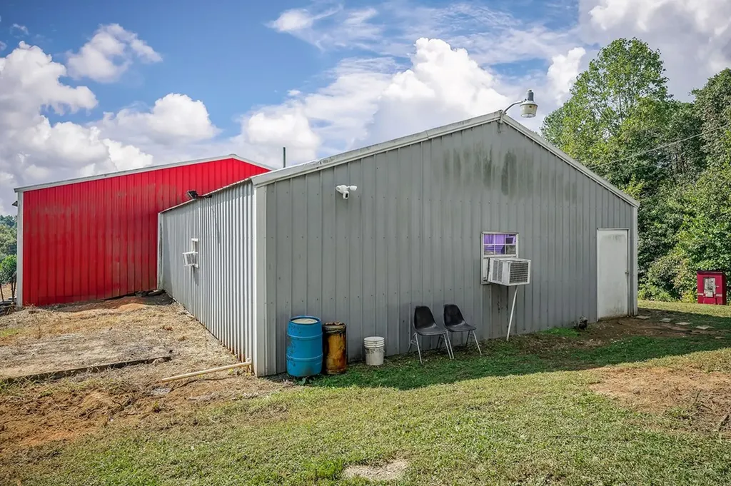 425 Baptist Ridge Highway Hilham TN 38568