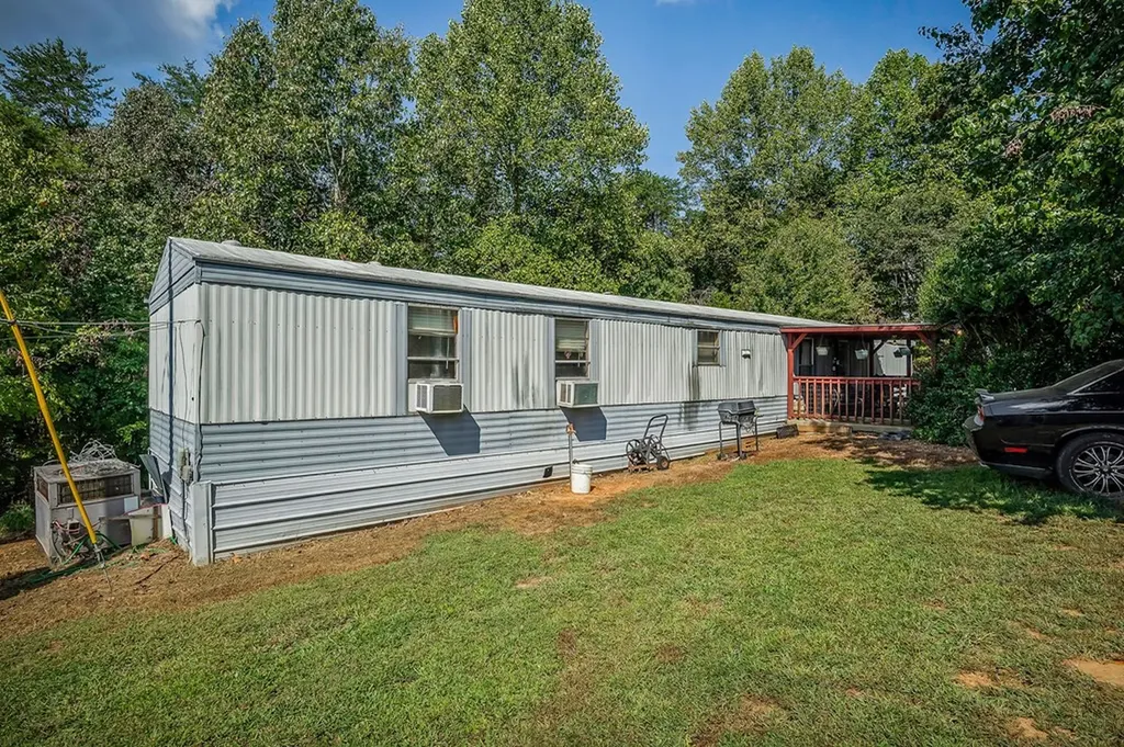 425 Baptist Ridge Highway Hilham TN 38568