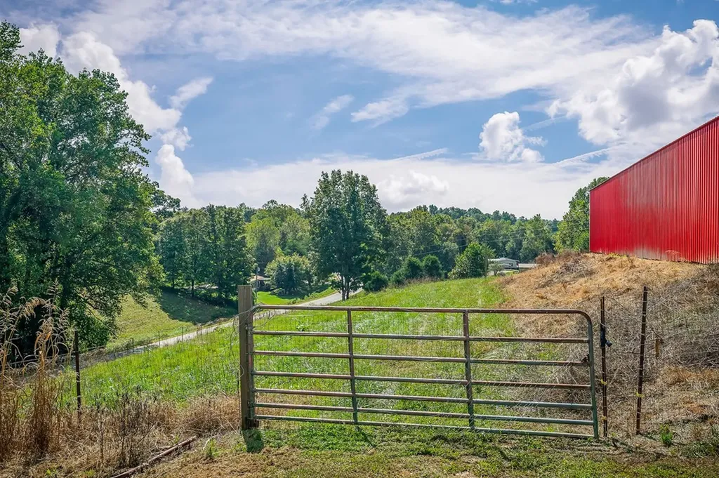 425 Baptist Ridge Highway Hilham TN 38568