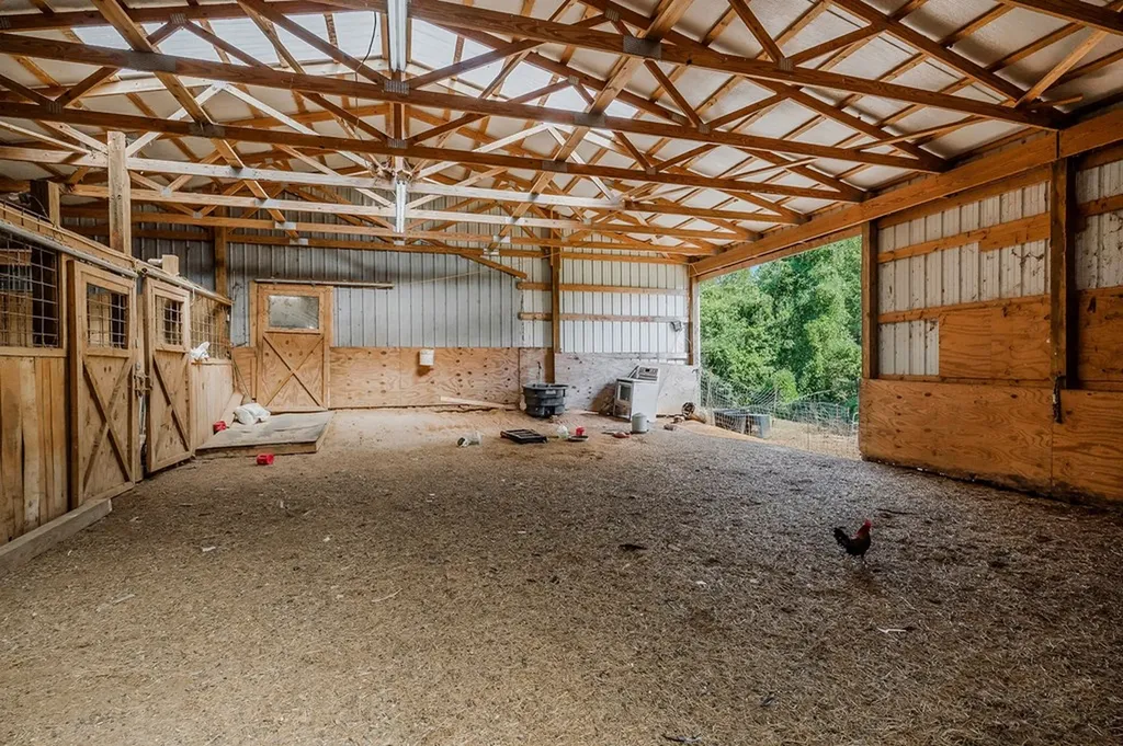 425 Baptist Ridge Highway Hilham TN 38568