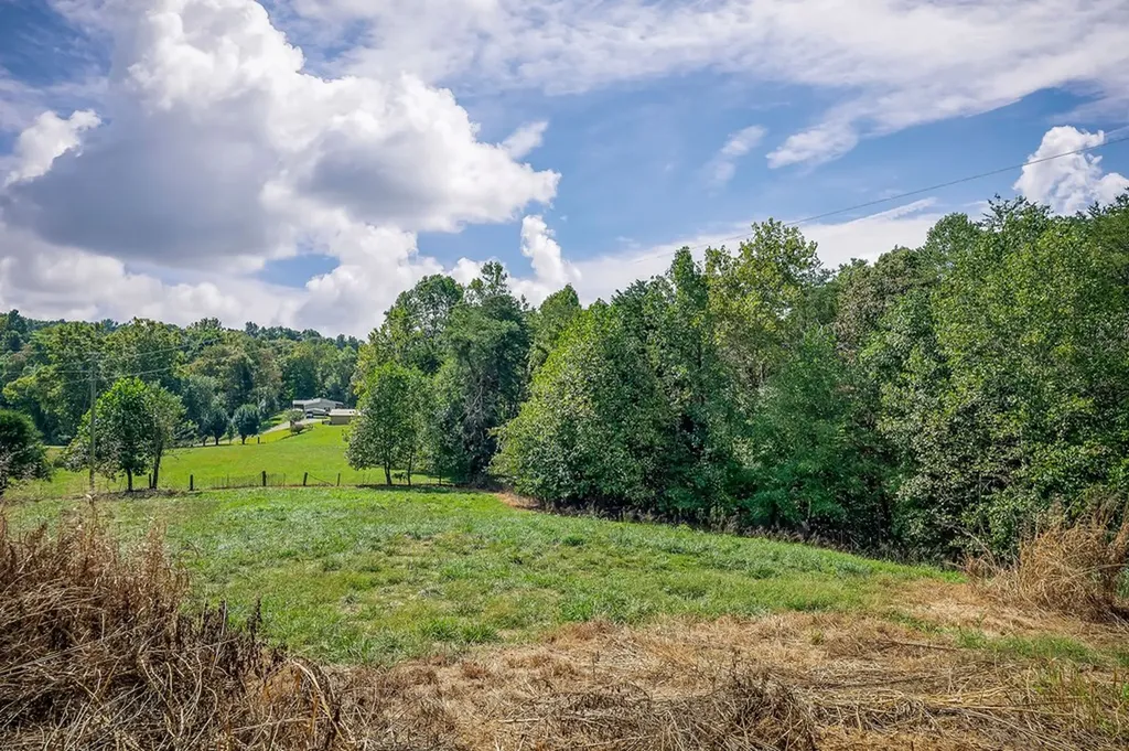 425 Baptist Ridge Highway Hilham TN 38568