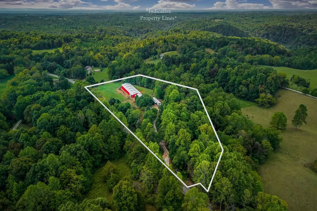 425 Baptist Ridge Highway Hilham TN 38568