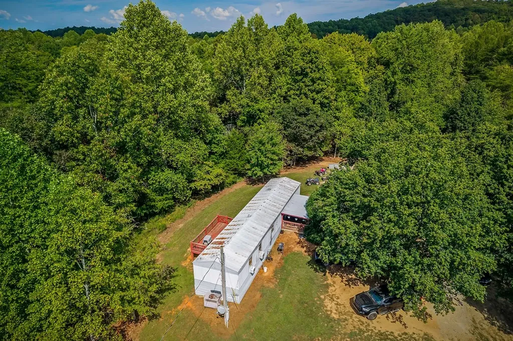 425 Baptist Ridge Highway Hilham TN 38568