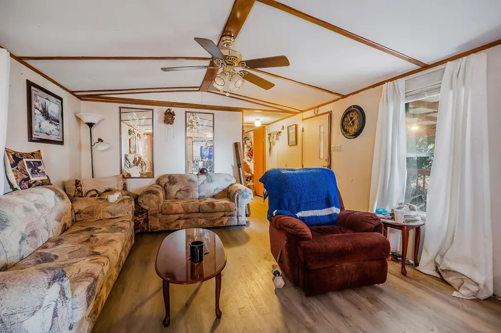 425 Baptist Ridge Highway Hilham TN 38568
