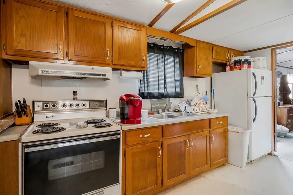 425 Baptist Ridge Highway Hilham TN 38568