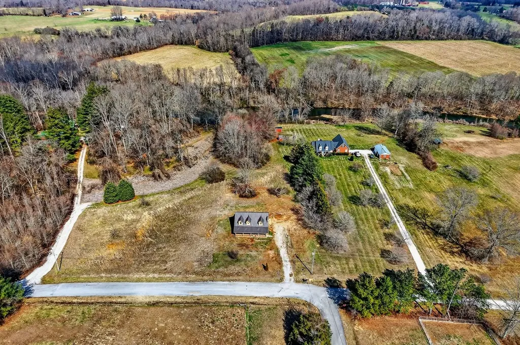 539 Peach Avenue Morrison TN 37357