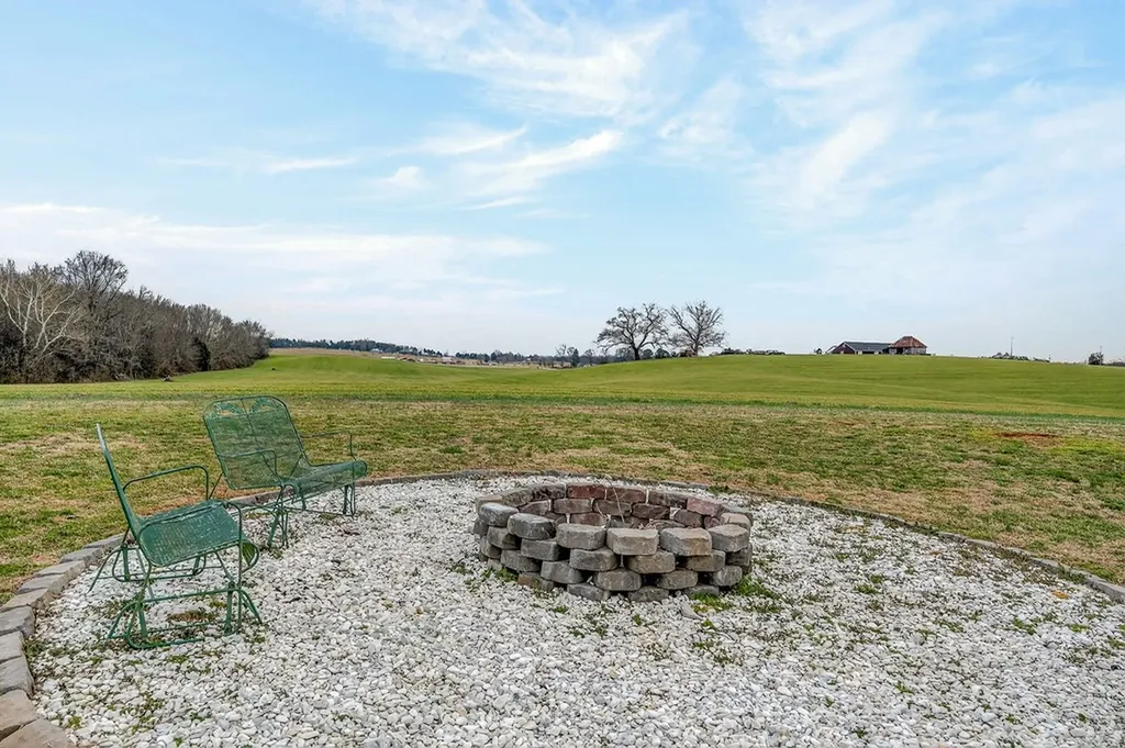 365 Fairview Circle Sparta TN 38583