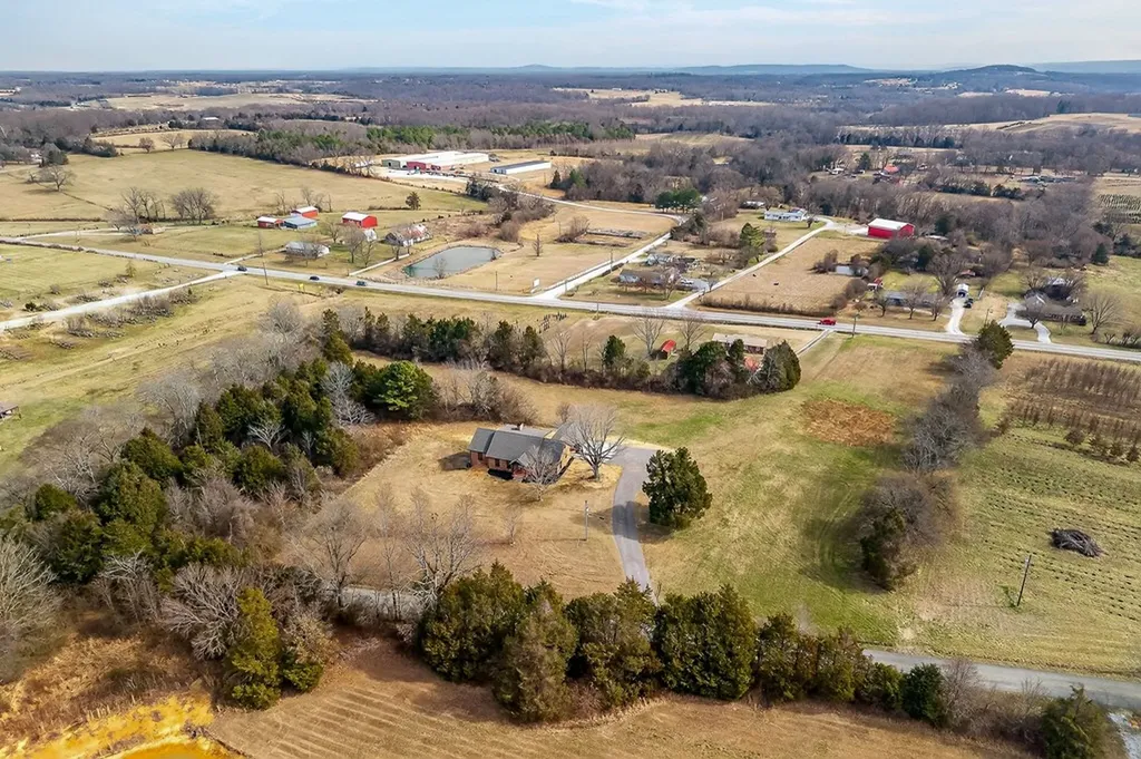 698 Mike Muncey Road Mcminnville TN 37110