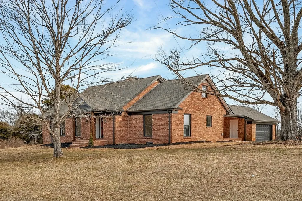 698 Mike Muncey Road Mcminnville TN 37110