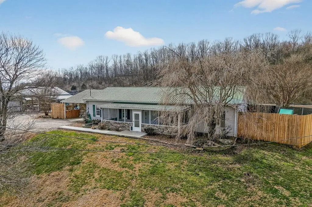 1375 Roberts Matthews Highway Sparta TN 38583