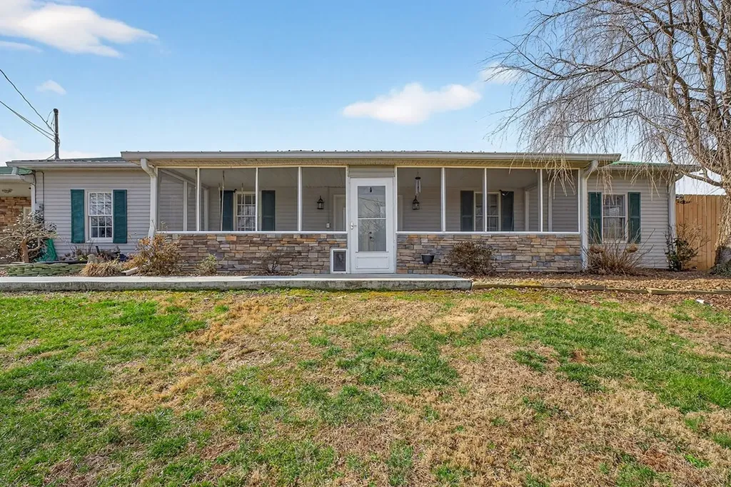 1375 Roberts Matthews Highway Sparta TN 38583