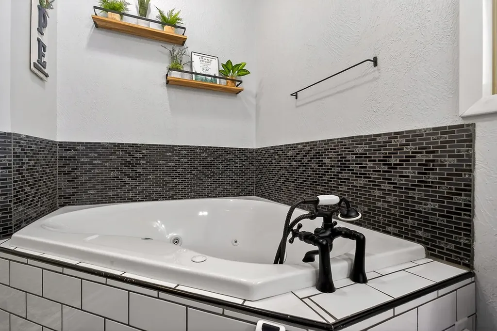 1375 Roberts Matthews Highway Sparta TN 38583