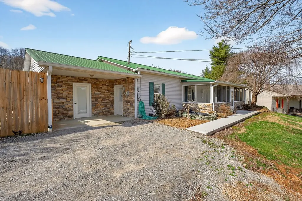 1375 Roberts Matthews Highway Sparta TN 38583