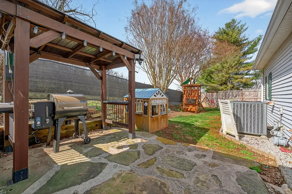 1375 Roberts Matthews Highway Sparta TN 38583