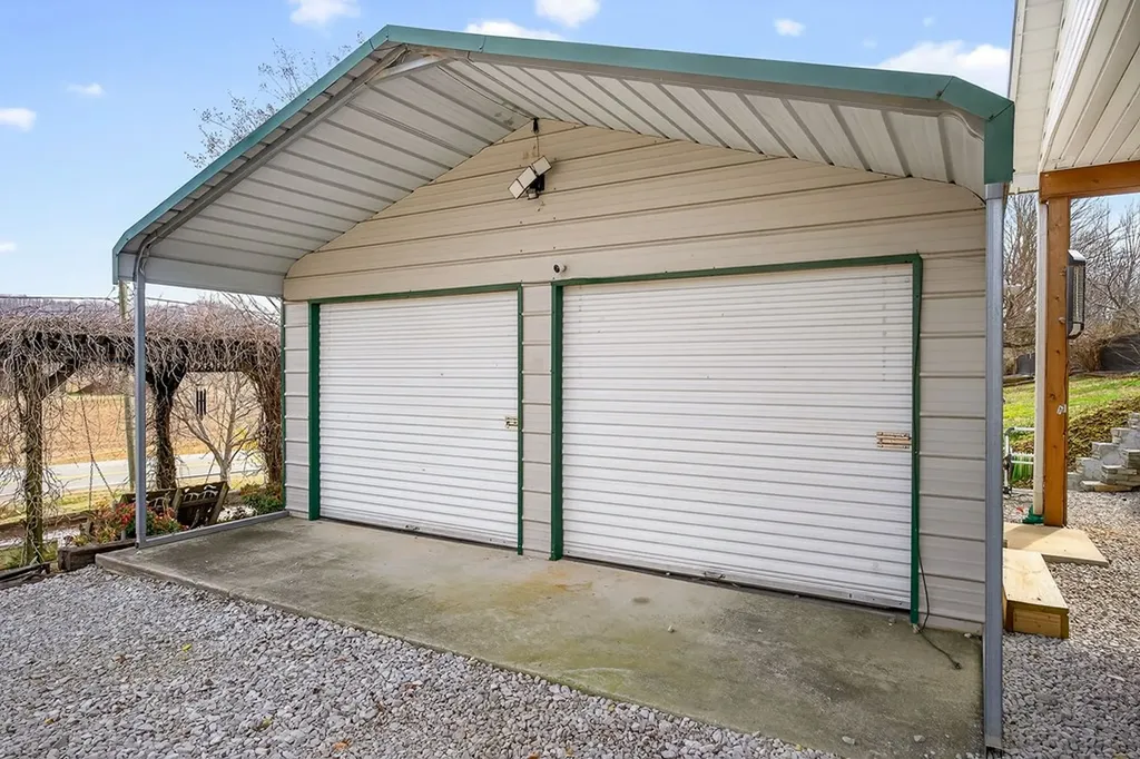 1375 Roberts Matthews Highway Sparta TN 38583