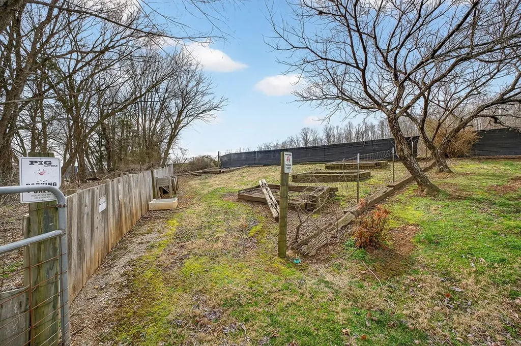 1375 Roberts Matthews Highway Sparta TN 38583