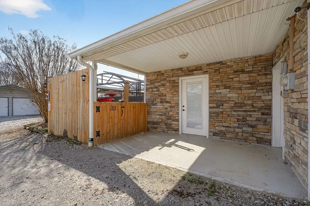 1375 Roberts Matthews Highway Sparta TN 38583