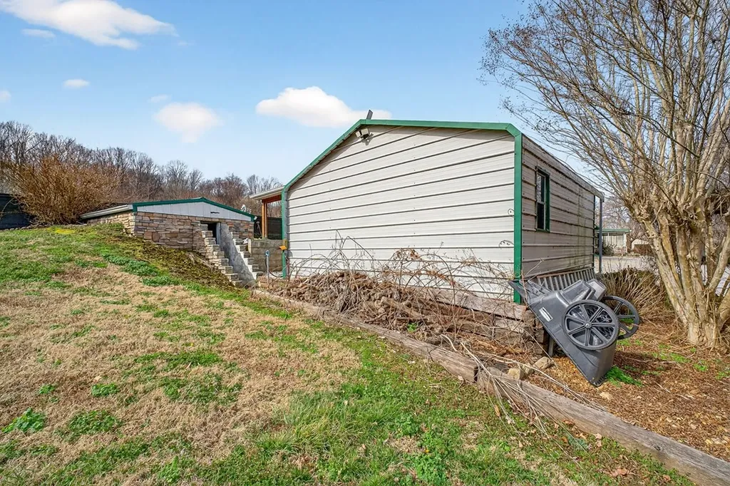 1375 Roberts Matthews Highway Sparta TN 38583