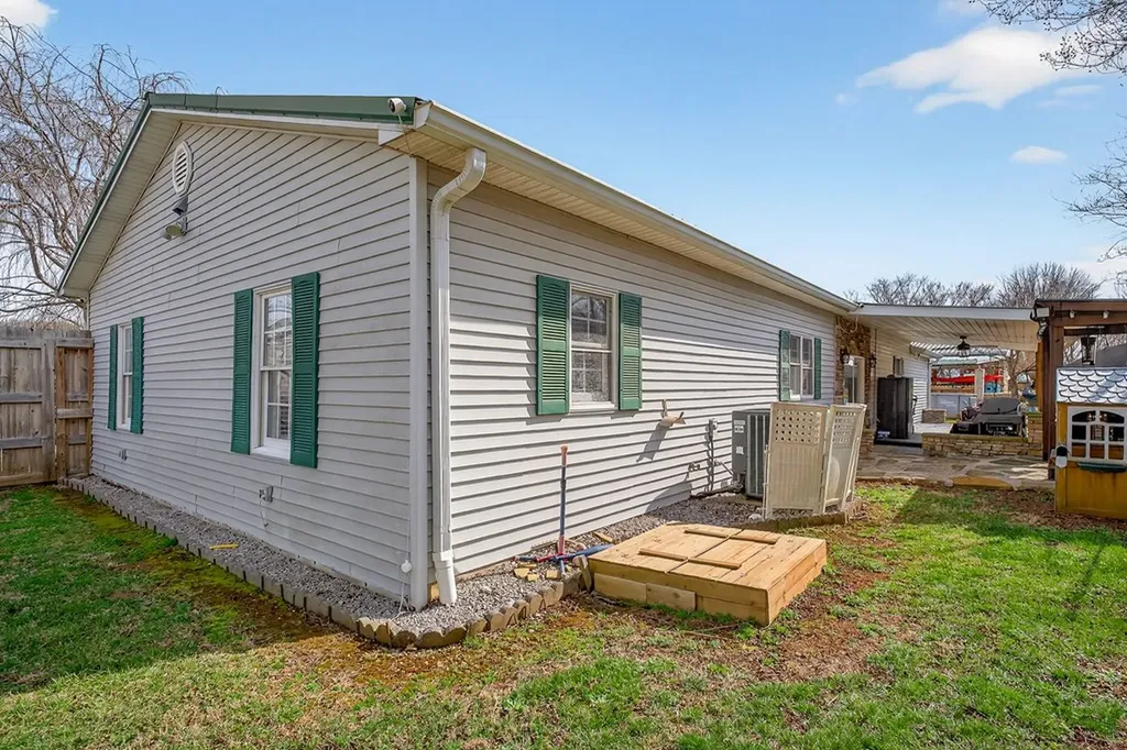 1375 Roberts Matthews Highway Sparta TN 38583