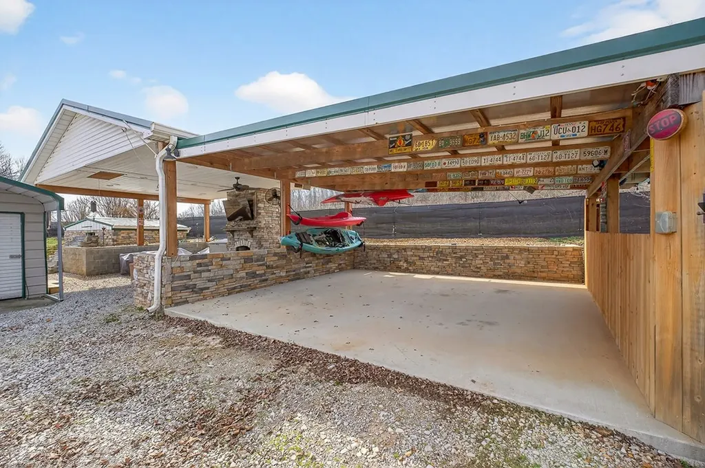 1375 Roberts Matthews Highway Sparta TN 38583