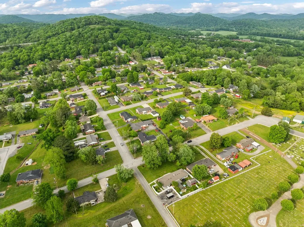 604 College Avenue E Carthage TN 37030