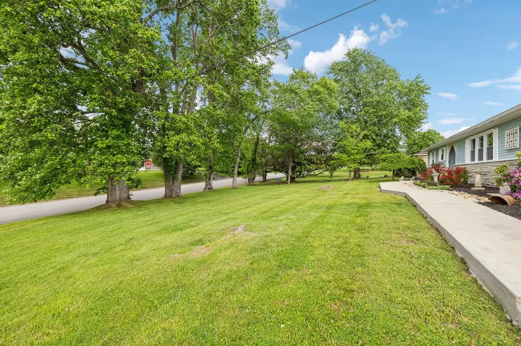 604 College Avenue E Carthage TN 37030